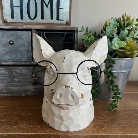 New White Distressed Farmhouse Pig Head With Glasses - Picture 3 of 6